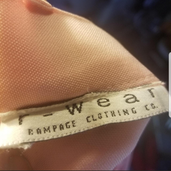 Vintage 90's NOS Rampage Clothing Co. R-Wear Baby Pink w/ Silver-like heart zipp - Picture 4 of 4